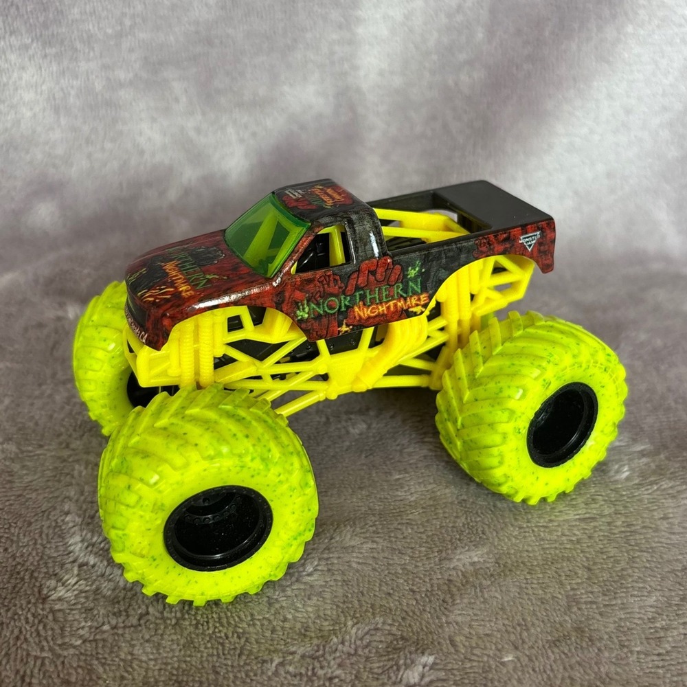 Monster Jam Northern Nightmare 2012 Freestyle Champion Truck Neon Green Tires